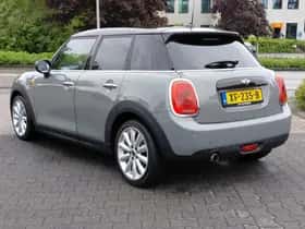 MINI Cooper (2017) thumbnail 2