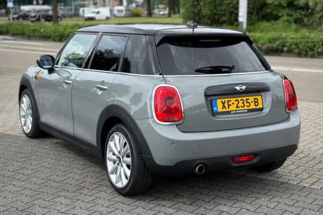 MINI Cooper (2017) thumbnail 3