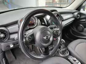 MINI Cooper (2017) thumbnail 4