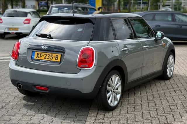 MINI Cooper (2017) thumbnail 5