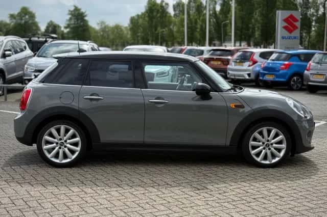 MINI Cooper (2017) thumbnail 6