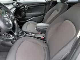 MINI Cooper (2017) thumbnail 6