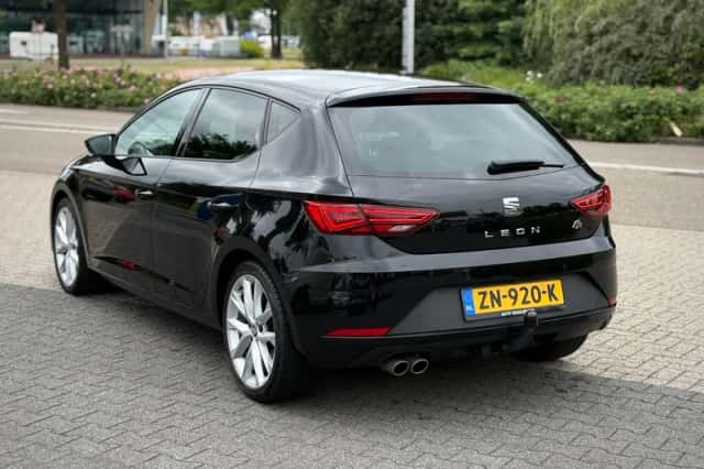 SEAT Leon (2019) thumbnail 3