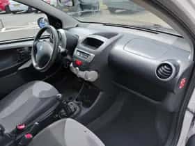 Peugeot 107 (2012) thumbnail 15
