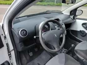 Peugeot 107 (2012) thumbnail 4