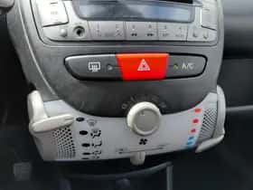 Peugeot 107 (2012) thumbnail 5