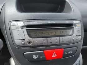 Peugeot 107 (2012) thumbnail 9