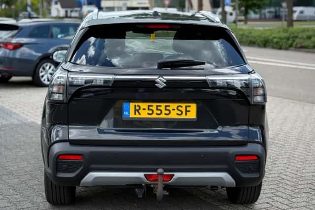 Suzuki S-CROSS (2022) thumbnail 4