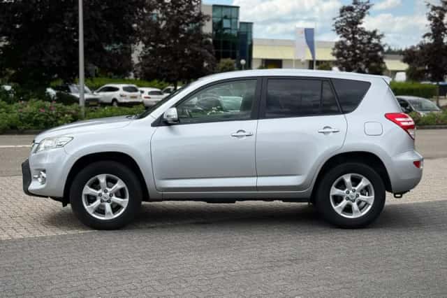 Toyota RAV4 (2012) thumbnail 2