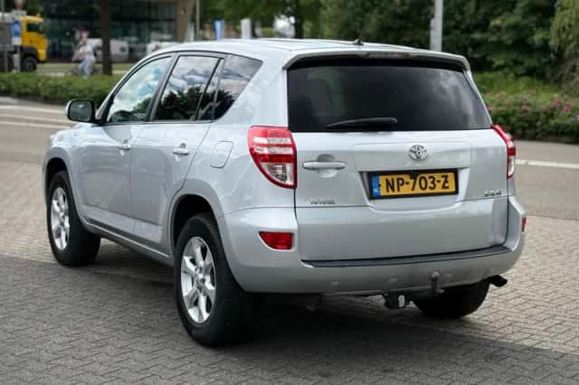 Toyota RAV4 (2012) thumbnail 3