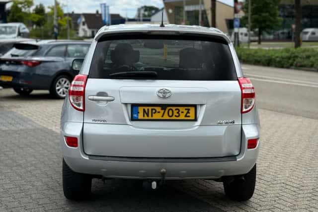 Toyota RAV4 (2012) thumbnail 4