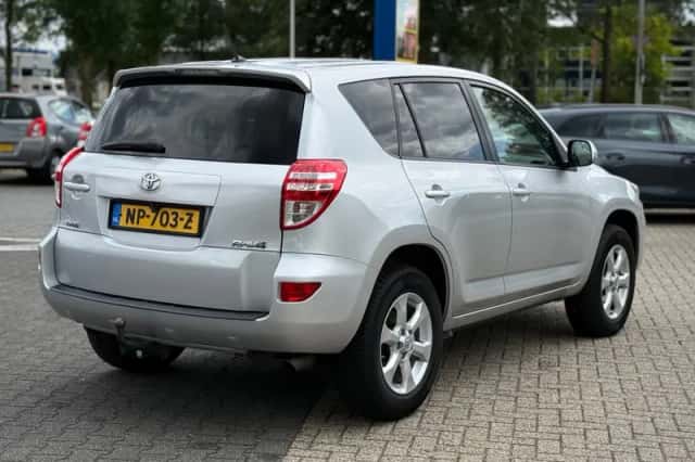 Toyota RAV4 (2012) thumbnail 5
