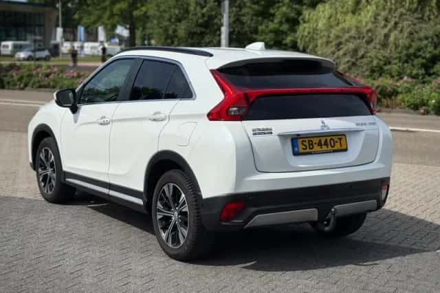Mitsubishi Eclipse Cross (2018) thumbnail 3