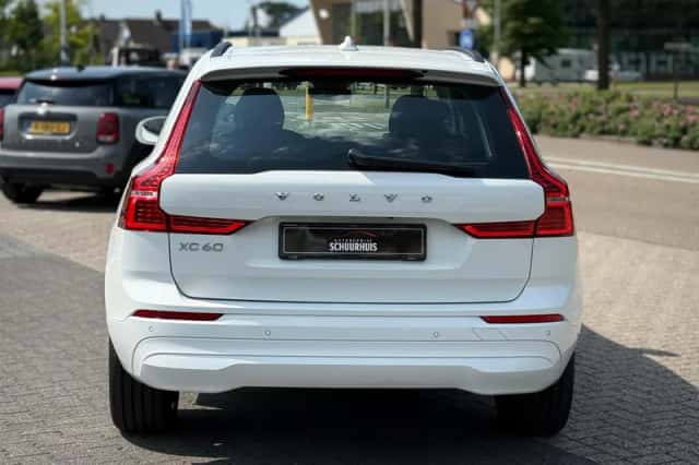 Volvo XC60 (2022) thumbnail 4
