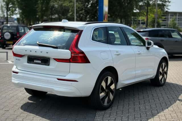 Volvo XC60 (2022) thumbnail 5