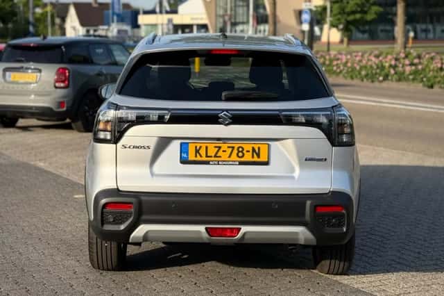 Suzuki S-CROSS (2025) thumbnail 4