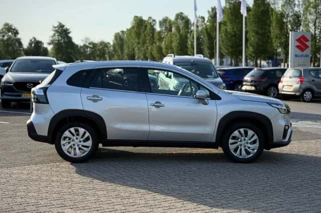 Suzuki S-CROSS (2025) thumbnail 6