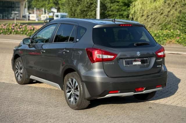 Suzuki S-CROSS (2020) thumbnail 3
