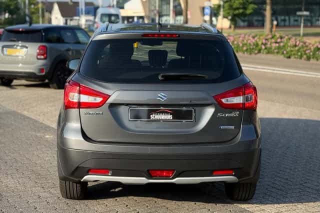 Suzuki S-CROSS (2020) thumbnail 4
