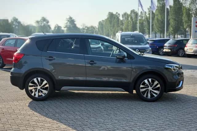 Suzuki S-CROSS (2020) thumbnail 6