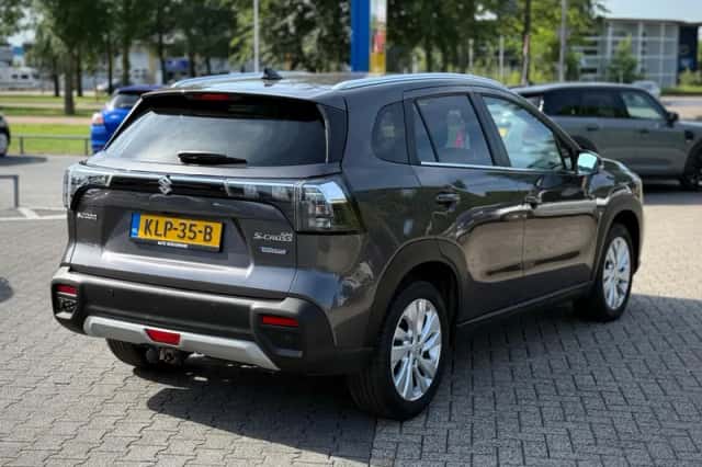 Suzuki S-CROSS (2022) thumbnail 5
