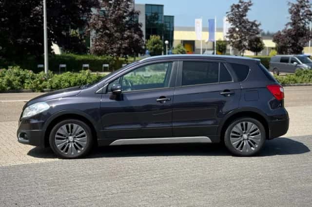 Suzuki SX4 S-Cross (2014) thumbnail 2