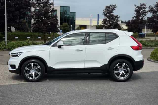 Volvo XC40 (2019) thumbnail 2
