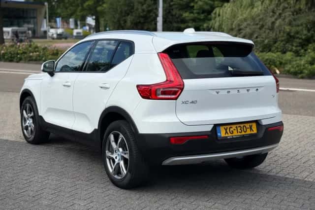 Volvo XC40 (2019) thumbnail 3