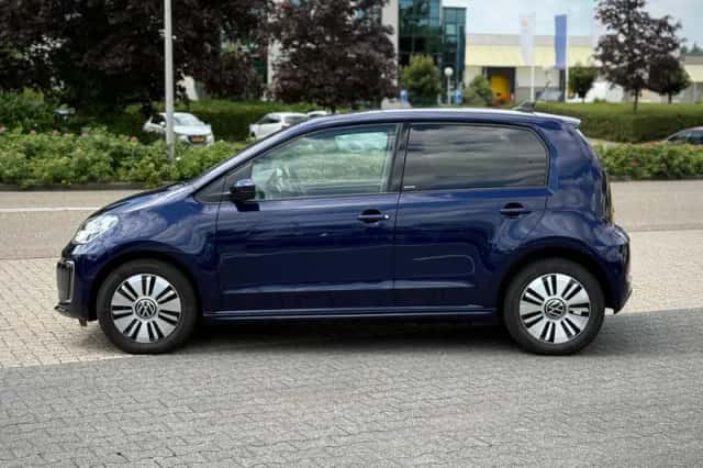 Volkswagen E-UP (2021) thumbnail 2