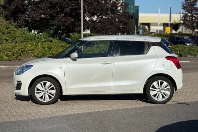 Suzuki Swift (2020) thumbnail 2