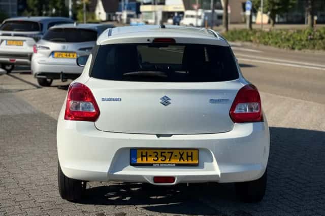 Suzuki Swift (2020) thumbnail 4