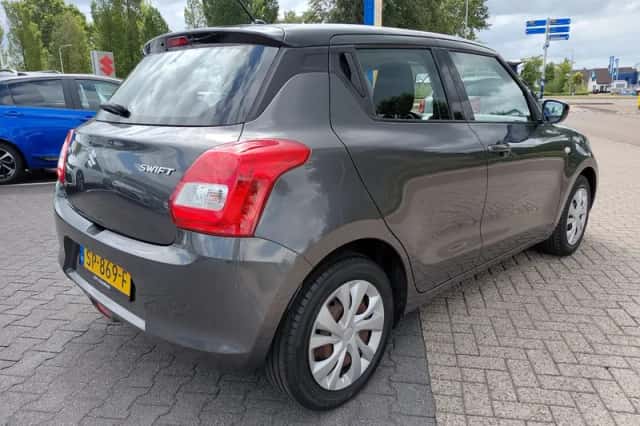 Suzuki Swift (2018) thumbnail 5