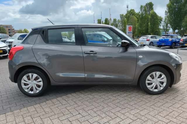 Suzuki Swift (2018) thumbnail 6