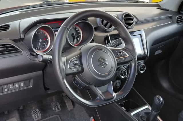 Suzuki Swift (2021) thumbnail 2