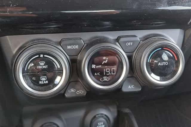 Suzuki Swift (2021) thumbnail 3