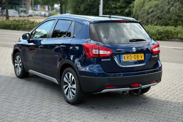 Suzuki S-CROSS (2017) thumbnail 3