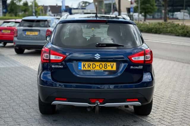 Suzuki S-CROSS (2017) thumbnail 4