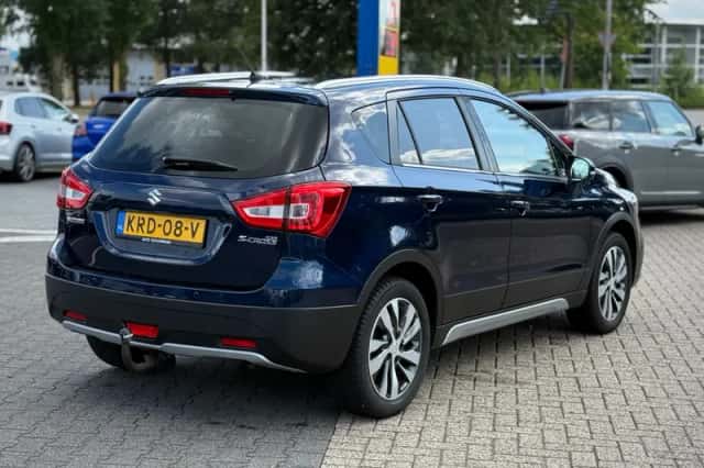 Suzuki S-CROSS (2017) thumbnail 5