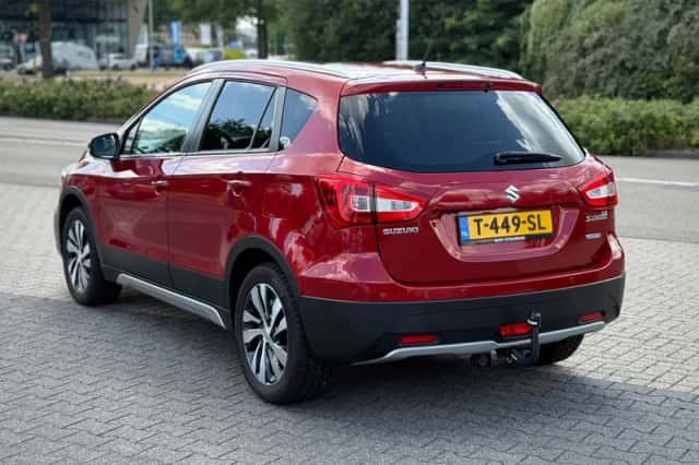 Suzuki S-CROSS (2021) thumbnail 3