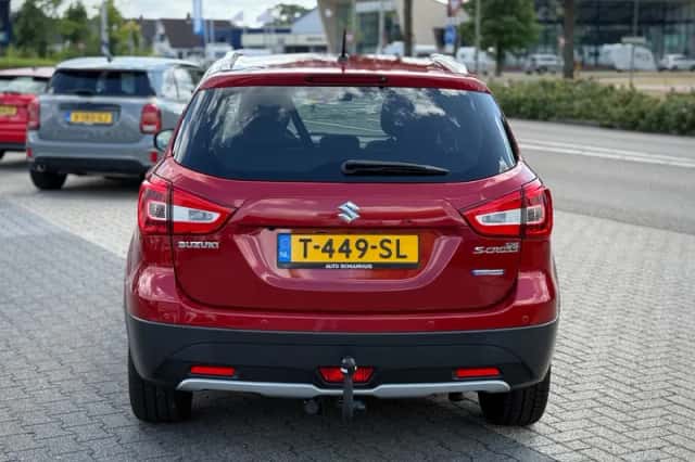 Suzuki S-CROSS (2021) thumbnail 4