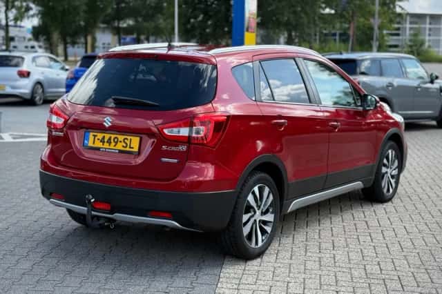 Suzuki S-CROSS (2021) thumbnail 5