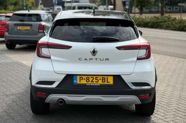 Renault Captur (2021) thumbnail 4