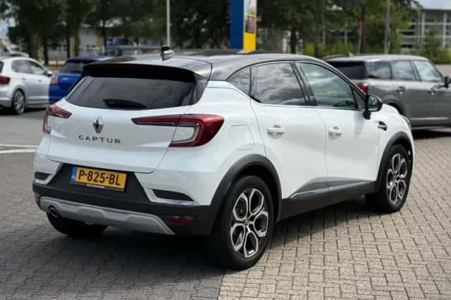 Renault Captur (2021) thumbnail 5