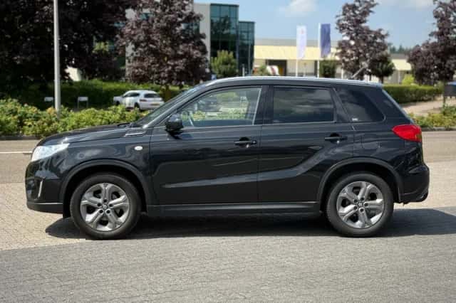 Suzuki Vitara (2018) thumbnail 2