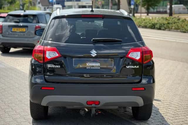 Suzuki Vitara (2018) thumbnail 4