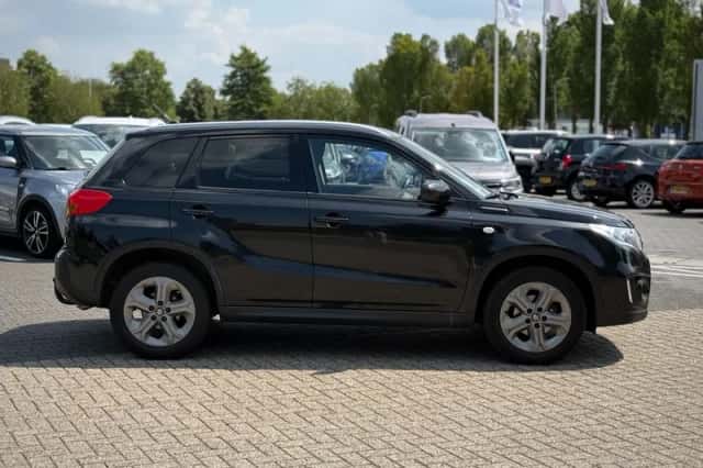 Suzuki Vitara (2018) thumbnail 6
