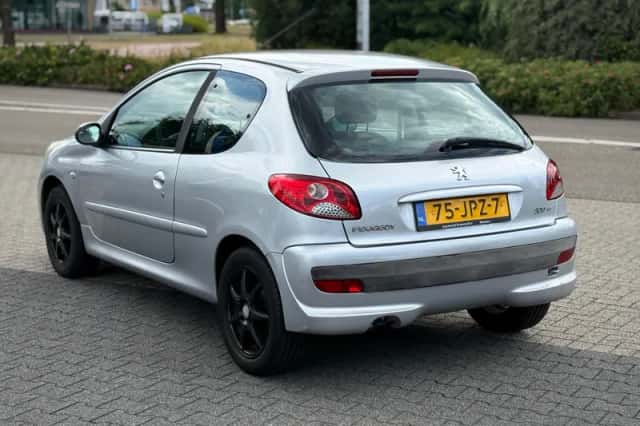 Peugeot 206+ (2009) thumbnail 3