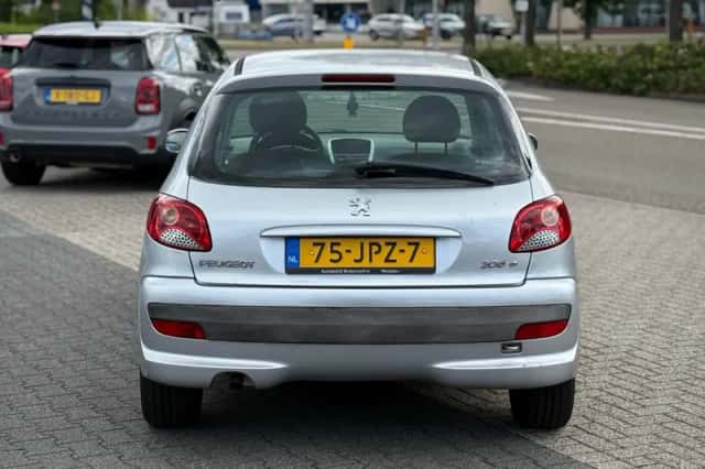 Peugeot 206+ (2009) thumbnail 4