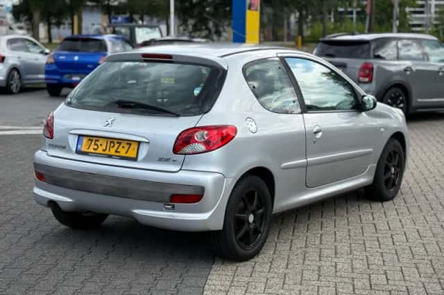 Peugeot 206+ (2009) thumbnail 5