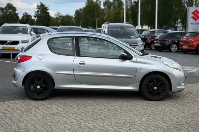 Peugeot 206+ (2009) thumbnail 6